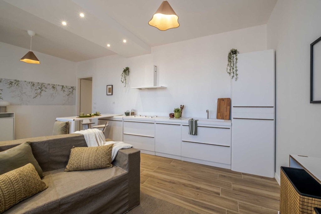 05-Home-staging-vendita-vendere-casa-a-Lonato-del-Garda-Gallery-SALOTTO-E-CUCINA