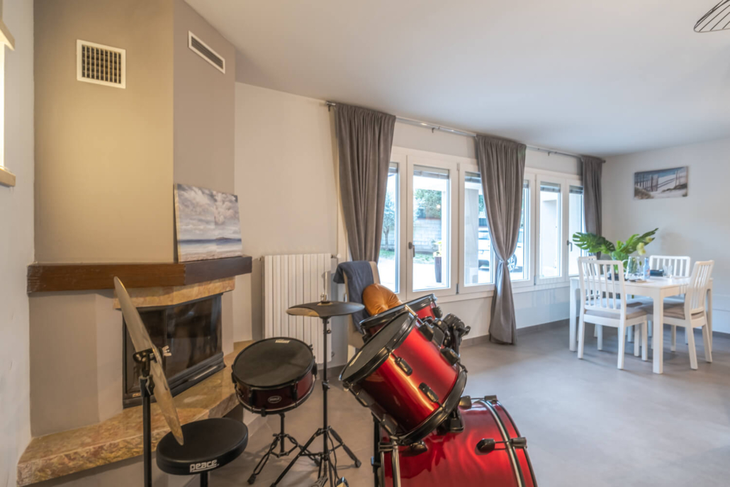 010-Home staging-vendita-vendere casa a Soiano del Garda-Gallery-CAMINO E PRANZO